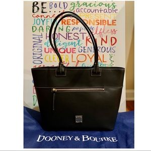 AUTHENTIC DOONEY & BOURKE LARGE ZIP TOTE